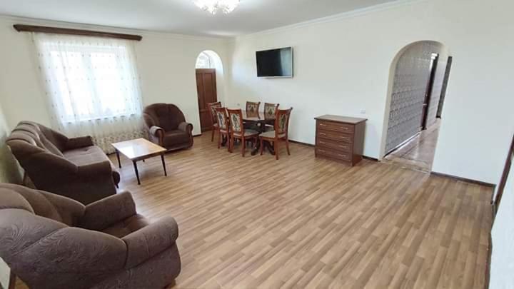Elegaya Guest House Ijevan Exteriör bild